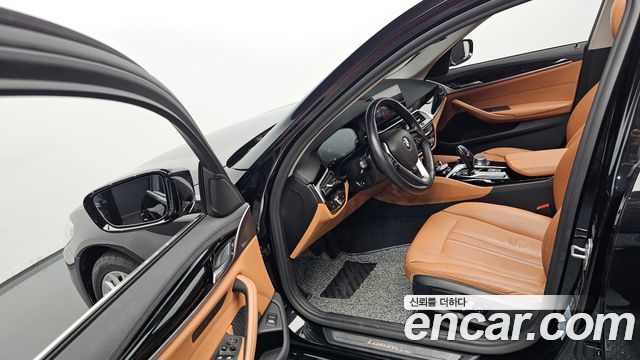 BMW 5-Series 520i Luxury