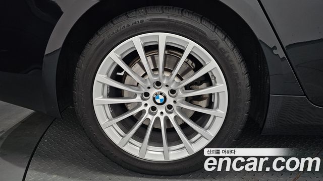 BMW 5-Series 520i Luxury