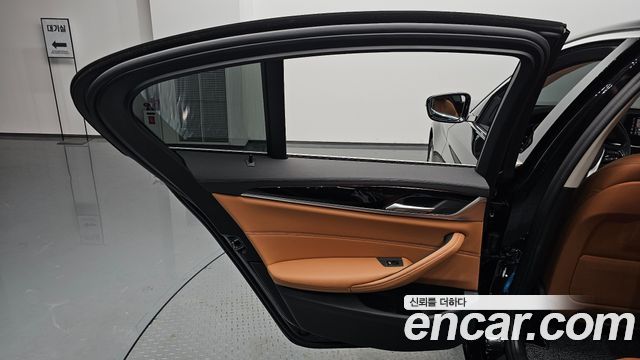 BMW 5-Series 520i Luxury