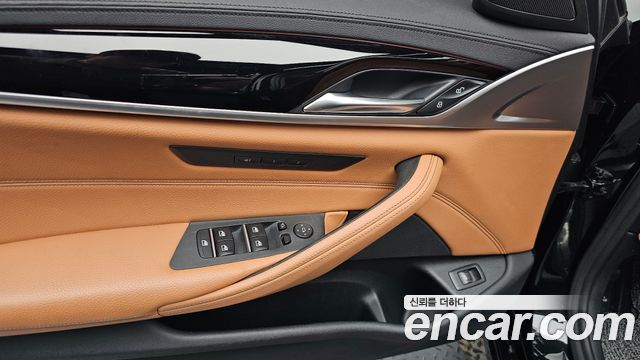 BMW 5-Series 520i Luxury