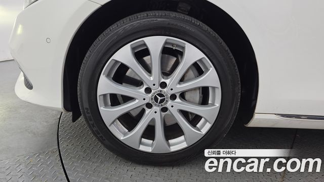 Mercedes-Benz E-Class E300 4MATIC Exclusive