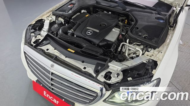 Mercedes-Benz E-Class E300 4MATIC Exclusive