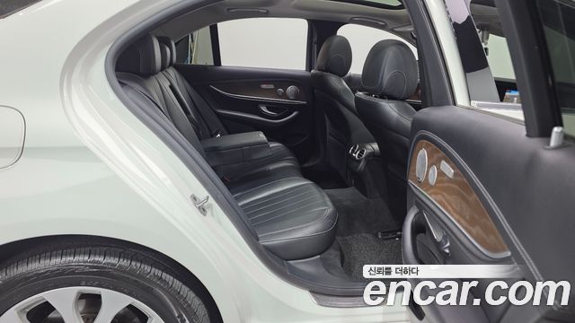 Mercedes-Benz E-Class E300 4MATIC Exclusive
