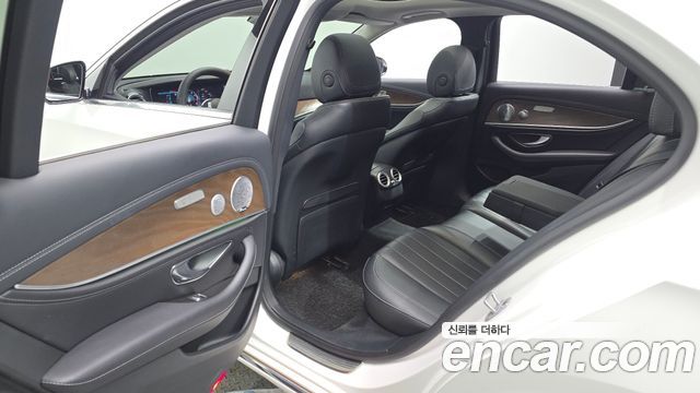 Mercedes-Benz E-Class E300 4MATIC Exclusive