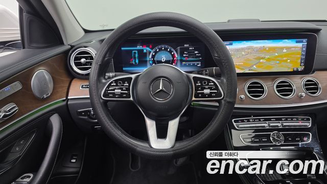Mercedes-Benz E-Class E300 4MATIC Exclusive