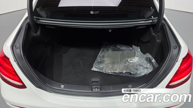 Mercedes-Benz E-Class E300 4MATIC Exclusive