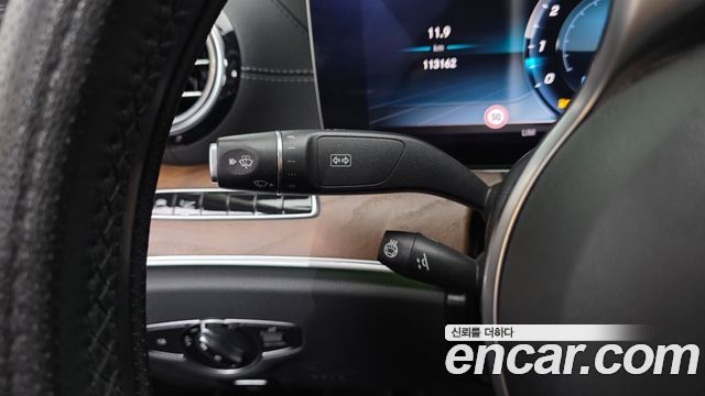 Mercedes-Benz E-Class E300 4MATIC Exclusive