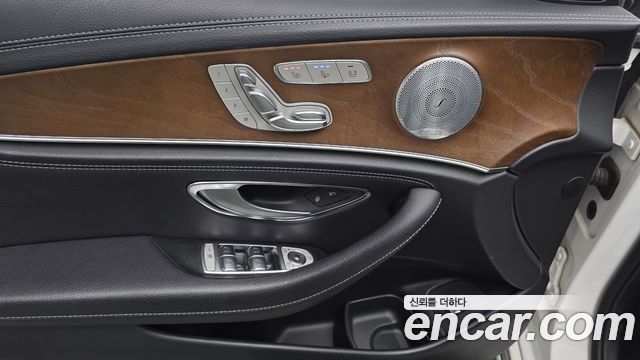 Mercedes-Benz E-Class E300 4MATIC Exclusive