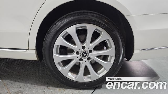 Mercedes-Benz E-Class E300 4MATIC Exclusive