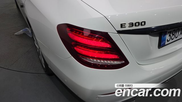Mercedes-Benz E-Class E300 4MATIC Exclusive