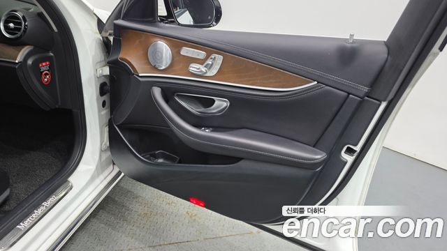 Mercedes-Benz E-Class E300 4MATIC Exclusive