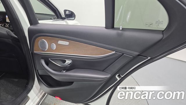 Mercedes-Benz E-Class E300 4MATIC Exclusive