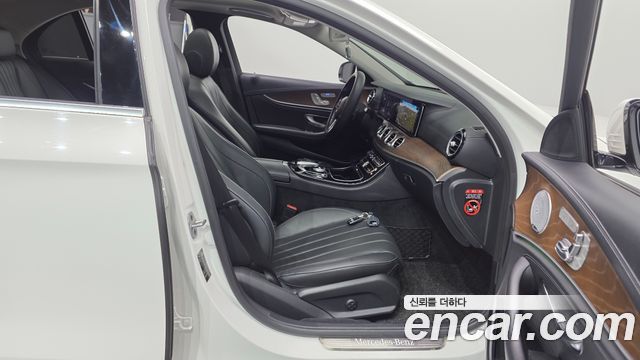 Mercedes-Benz E-Class E300 4MATIC Exclusive