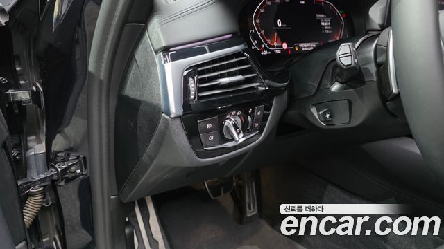 BMW 5-Series 530i xDrive M Sport Package Plus