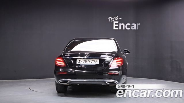 Mercedes-Benz E-Class E300 4MATIC Exclusive