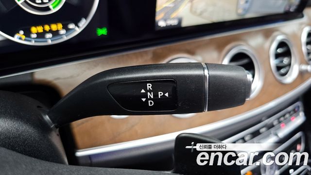 Mercedes-Benz E-Class E300 4MATIC Exclusive