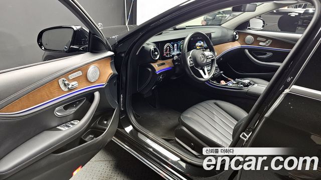 Mercedes-Benz E-Class E300 4MATIC Exclusive