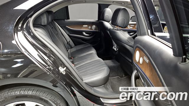 Mercedes-Benz E-Class E300 4MATIC Exclusive