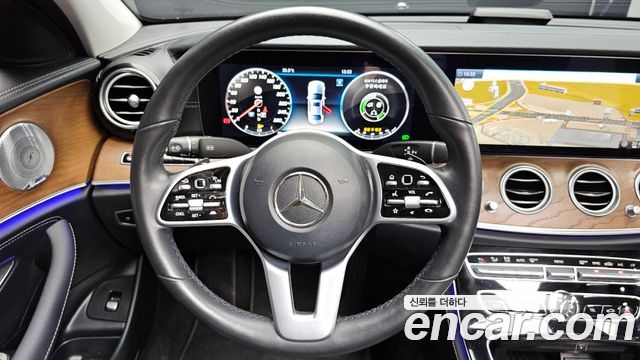 Mercedes-Benz E-Class E300 4MATIC Exclusive
