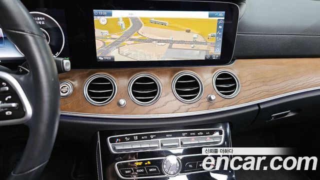 Mercedes-Benz E-Class E300 4MATIC Exclusive