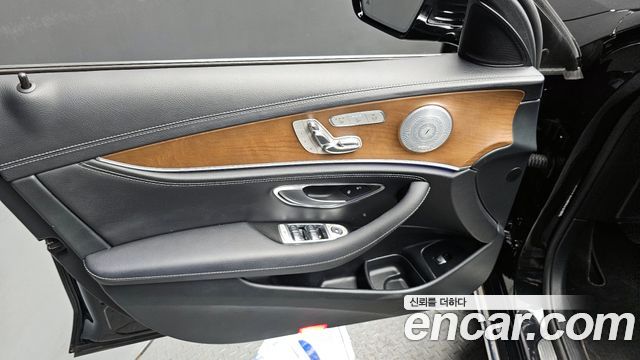 Mercedes-Benz E-Class E300 4MATIC Exclusive