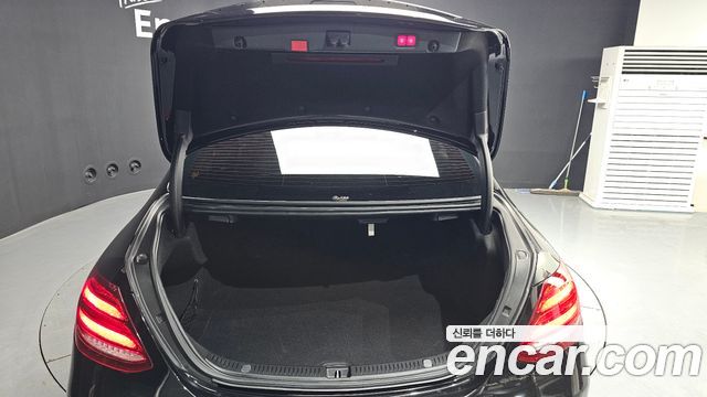 Mercedes-Benz E-Class E300 4MATIC Exclusive