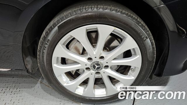 Mercedes-Benz E-Class E300 4MATIC Exclusive