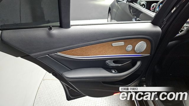 Mercedes-Benz E-Class E300 4MATIC Exclusive