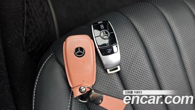 Mercedes-Benz E-Class E300 4MATIC Exclusive