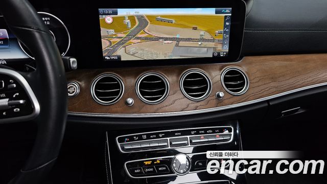 Mercedes-Benz E-Class E300 4MATIC Exclusive
