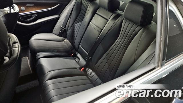 Mercedes-Benz E-Class E300 4MATIC Exclusive