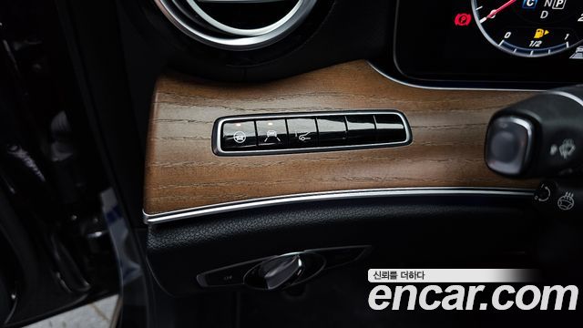 Mercedes-Benz E-Class E300 4MATIC Exclusive