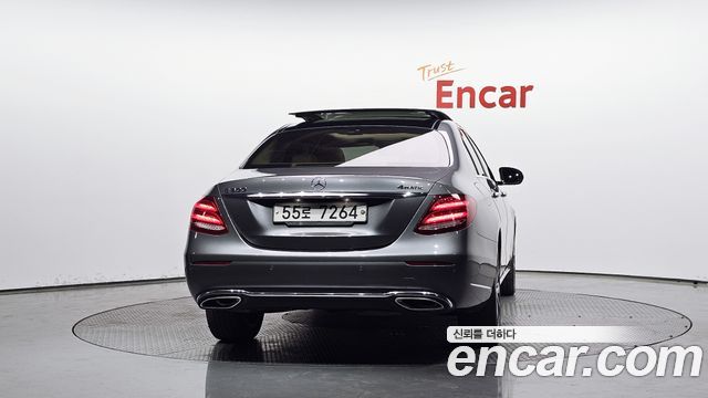 Mercedes-Benz E-Class E300 4MATIC Exclusive