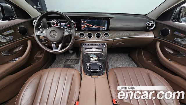 Mercedes-Benz E-Class E300 4MATIC Exclusive