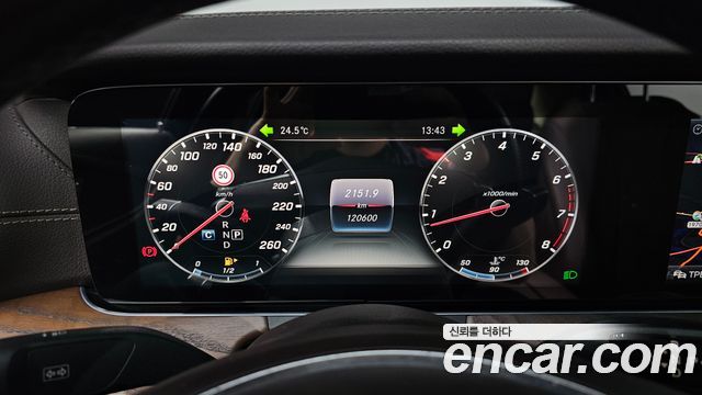 Mercedes-Benz E-Class E300 4MATIC Exclusive