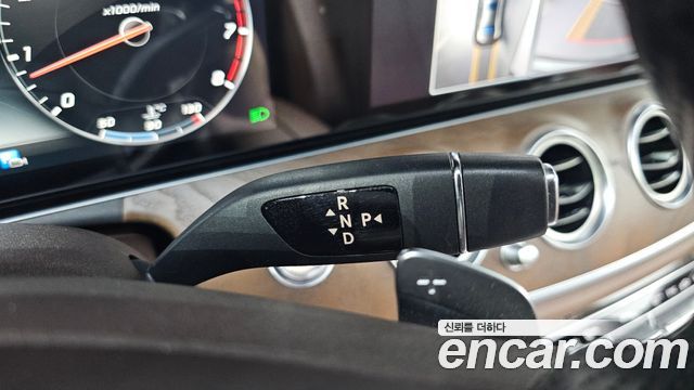 Mercedes-Benz E-Class E300 4MATIC Exclusive