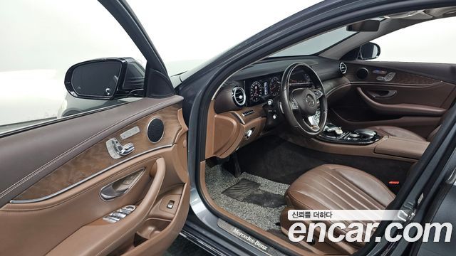 Mercedes-Benz E-Class E300 4MATIC Exclusive