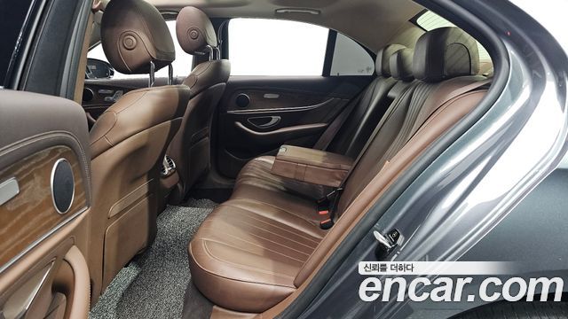 Mercedes-Benz E-Class E300 4MATIC Exclusive