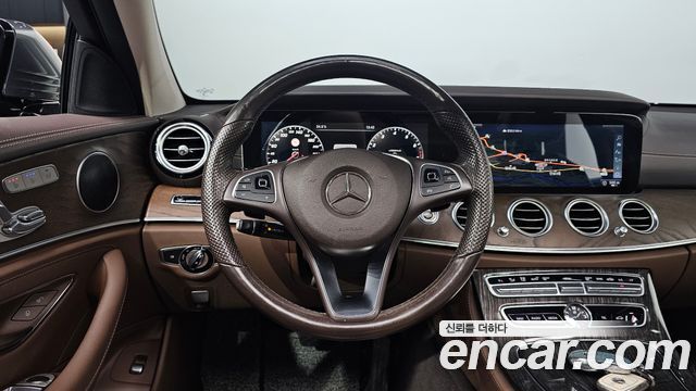 Mercedes-Benz E-Class E300 4MATIC Exclusive
