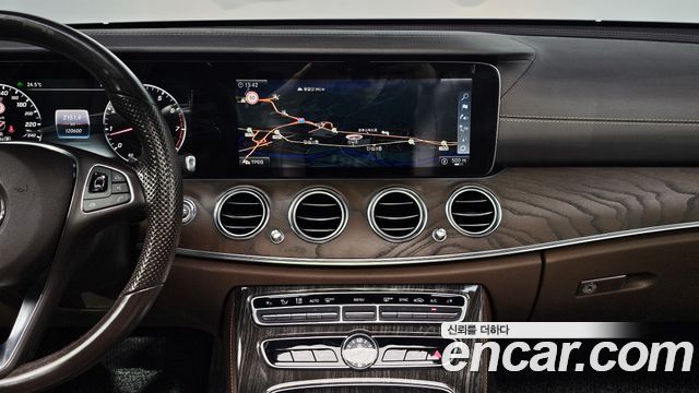 Mercedes-Benz E-Class E300 4MATIC Exclusive