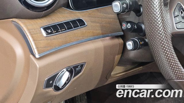 Mercedes-Benz E-Class E300 4MATIC Exclusive