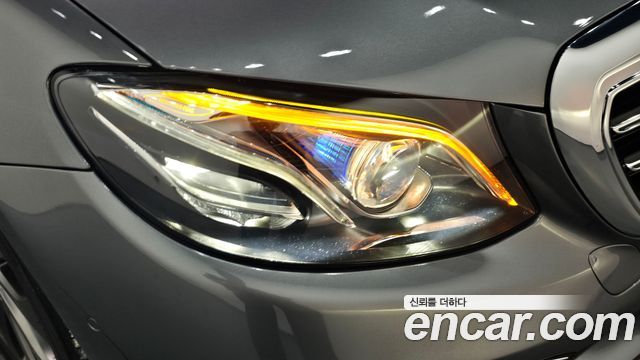Mercedes-Benz E-Class E300 4MATIC Exclusive