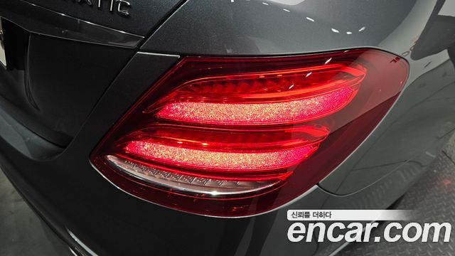 Mercedes-Benz E-Class E300 4MATIC Exclusive