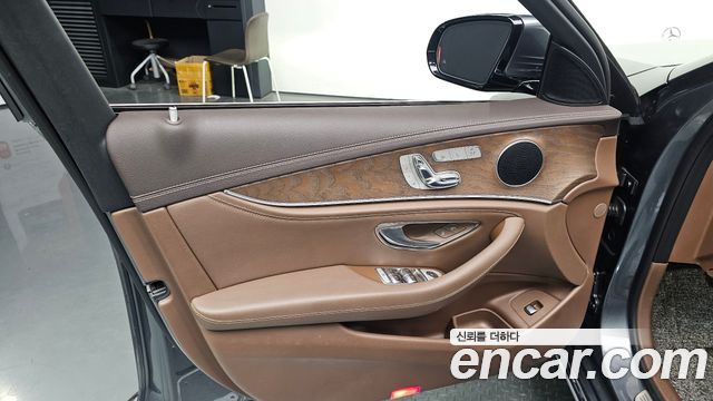 Mercedes-Benz E-Class E300 4MATIC Exclusive