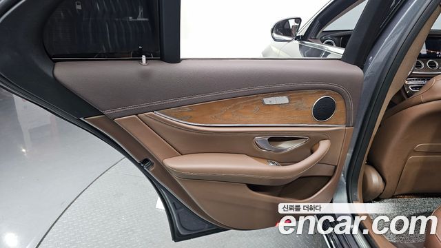 Mercedes-Benz E-Class E300 4MATIC Exclusive