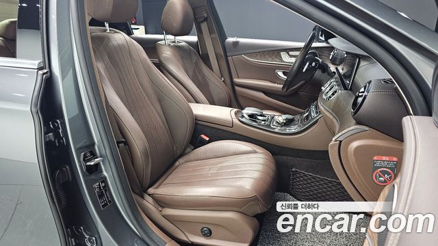 Mercedes-Benz E-Class E300 4MATIC Exclusive