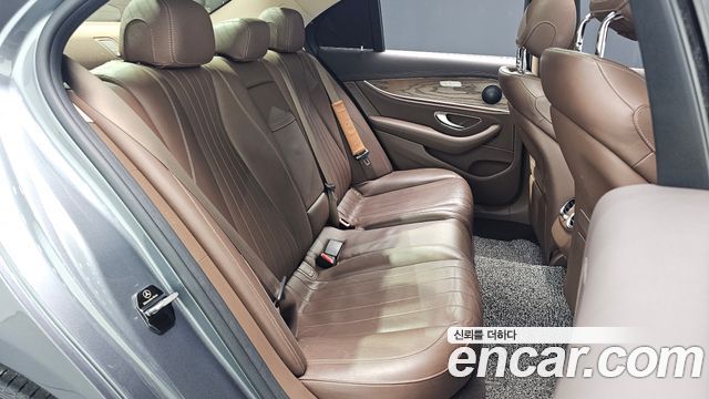 Mercedes-Benz E-Class E300 4MATIC Exclusive