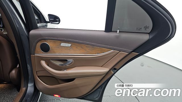 Mercedes-Benz E-Class E300 4MATIC Exclusive