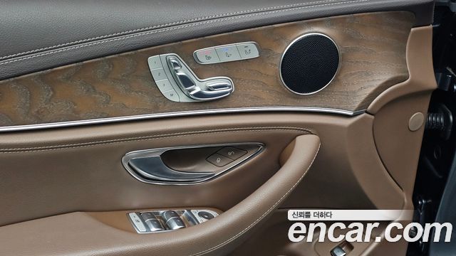 Mercedes-Benz E-Class E300 4MATIC Exclusive