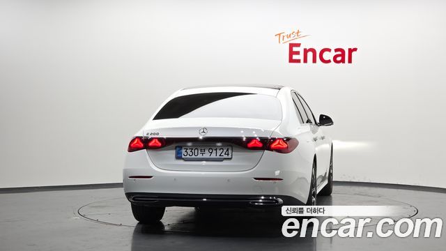 Mercedes-Benz E-Class E200 Avantgarde